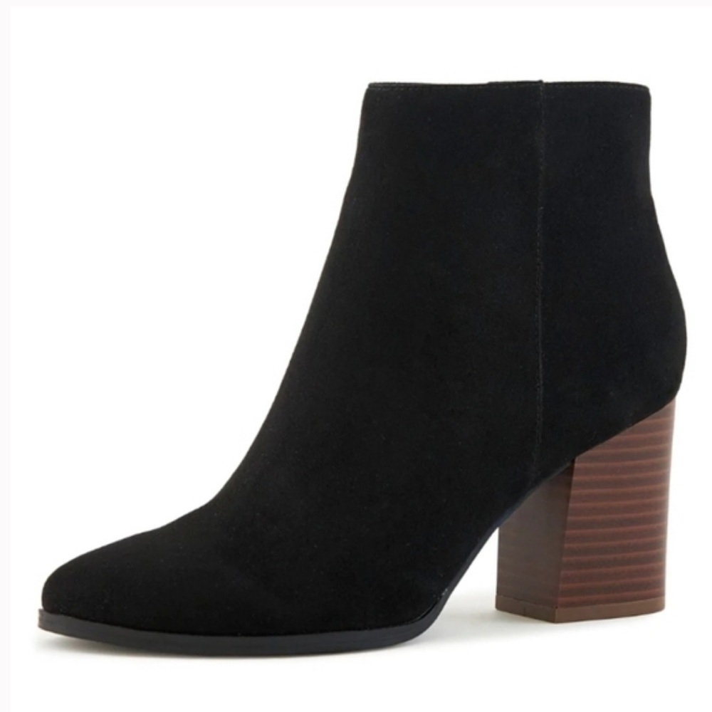 NWT! NEST FOOTWEAR - Malibu Stack Heel Ankle
Bootie Black Size 8